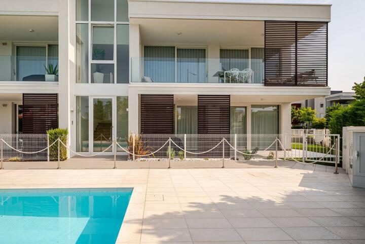 Apartment Luma With Pool Lido di Jesolo Exterior foto